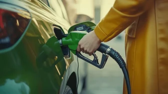 Araç sahiplerine bir zam daha: Benzin fiyatları gece yarısı güncellendi