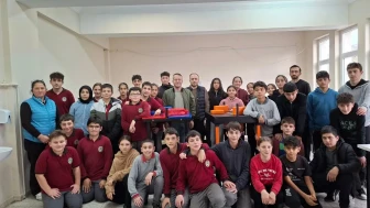 İyidere'de Ortaokullar Arası Bilek Güreşi Turnuvası Dostlukla Gerçekleşti