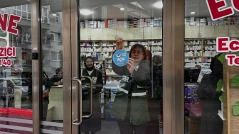 Rize'de Yeşilay Kadın Komisyonu, esnafa bağımlılıkla mücadele için bilgilendirme ziyareti yaptı