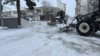 Pazaryolu'nda Karla Mücadele: Belediye Ekipleri 24 Saat Görevde