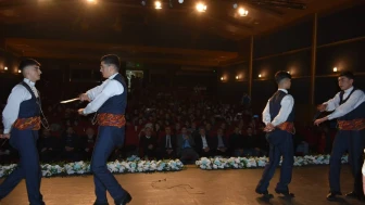 Erzurum'da Geleneksel Kültür Gecesi: Usta Âşıklar Genç Teller ile Tarih Yeniden Canlandı