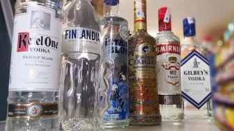 Votka Fiyatları: (GÜNCEL) Absolut, İstanblue, Gilbeys