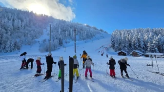 Artvin'de Sömestr Tatili Coşkusu Kayak Kurslarıyla Zirveye Ulaşıyor