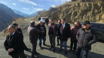 Faruk Çelik, Yusufeli'nde sorunları dinleyip teşkilat mensuplarını ödüllendirdi