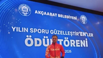 Emrah Öztürk, Yılın Sporu Güzelleştiren Özel Sporcusu ödülünü kazandı