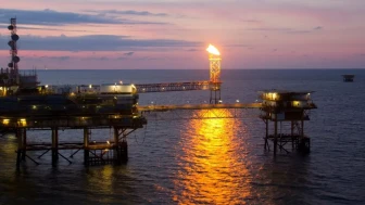 Venezuela petrol satışından 300 milyon dolar kazandı