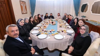 Rize Valiliği'nden Önemli İftar Organizasyonu: RTEÜ Kız Öğrencileriyle Ramazan İkramında Bir Araya Geldi