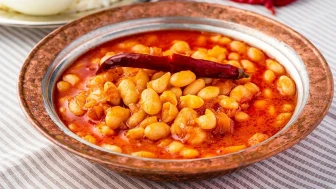 "Evde Lokanta Usulü Etli Kuru Fasulye: Pratik ve Doyurucu Tarif!"