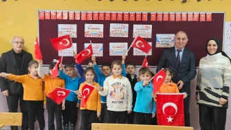 Minik Yürekler Bayrak Sevgisinde Buluştu