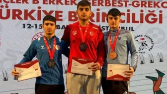İstanbul'daki Güreş Şampiyonası'nda Trabzonlu gençler büyük başarı elde etti