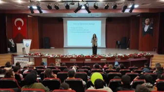 Çayırova'da Akran Zorbalığı ve Sınav Stresi Üzerine Seminer Gerçekleştirildi