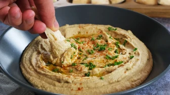 50 Yılın Ustasından: Evde Pürüzsüz Humus İçin 2 Küp Buzun Sırrı!