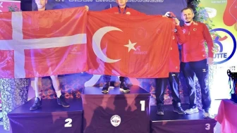 Kemalpaşalı pehlivan Ustabaş, Paris'te altın madalya ile döndü!