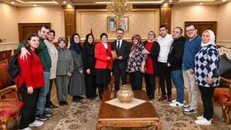 Kocaeli'de Engelleri Aşan Derneklerden Vali Aktaş'a Ziyaret