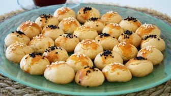 Çay Saati İçin Ev Yapımı Tuzlu Kurabiye Tarifi: Kıyır Kıyır Lezzet!