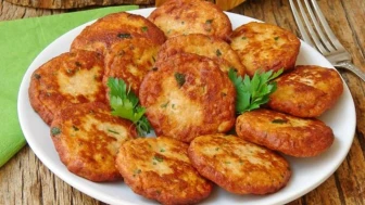 Patates köftesi: Pratik lezzet tarifi ve püf noktalarıyla çay saatlerinize renk katın!