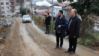 Arhavi'de doğalgaz çalışmaları sonrası bozulan yol onarıma alındı