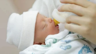 Bebeklerin Sağlığına Dikkat! Dünyaca Ünlü Mama Markalarında Geri Çekim Süreci Başladı