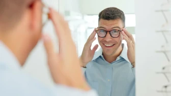 Gözlük kullanan herkesin dikkatine! Artık gözlük camlarınızı her ay değiştirmeye gerek kalmayacakmış