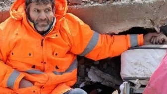 Kahramanmaraş’ta enkaz altında kızının elini tutan depremzededen mezarlık ziyareti