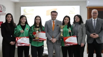 Rize’ye Türkiye İkinciliği Gururu: Fındıklı Anadolu Lisesi’nden Büyük Başarı