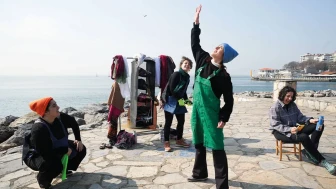 "Çocuk İşçiliğine Dikkat: Sosyal Oyun Sokakta ekibi forum tiyatrosuyla sokakta!"