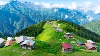 Rize’de Bulut Sınırının Altında Bir Yürüyüş Mümkün Mü? Doğanın İçinde Eşsiz Bir Deneyim