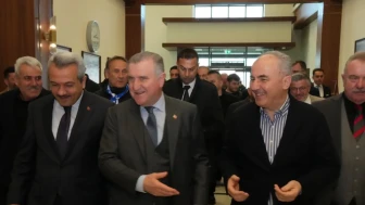 Gençlik ve Spor Bakanı Osman Aşkın Bak, Rize'yi Ziyaret Etti: Başkan Rahmi Metin Havalimanında Karşıladı!