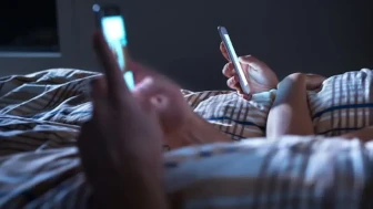 Çift SIM Kartlı iPhone'larda Gece Yarısı Arama Problemi: Nedenleri ve Çözüm Yolları