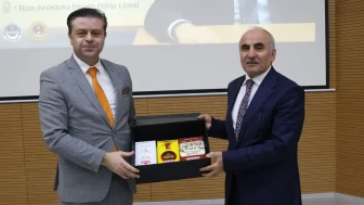 Rize Anadolu İmam Hatip Lisesi'nde Öğrencilerle Yenilikçi Sıra Sohbeti: Milletvekili Harun Mertoğlu Katıldı