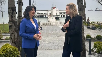 DEM Parti İmralı Heyeti üyesi Pervin Buldan: Öcalan CHP'ye yapılanlardan oldukça rahatsız; biz Cumhurbaşkanı ile görüşmelerde "CHP üzerindeki baskı durmalı" diyoruz, cevap vermiyor