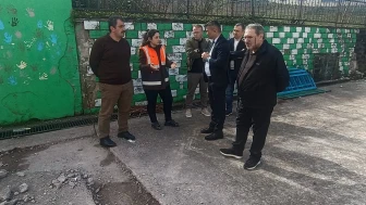 İyidere'de okullardaki yapım çalışmaları güvenli inceleme ile devam ediyor