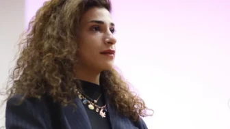 Çiçek Kabancı: Sabancı Ailesiyle Bağlantısı ve Gerçek Kimliği Hakkında Merak Edilenler!