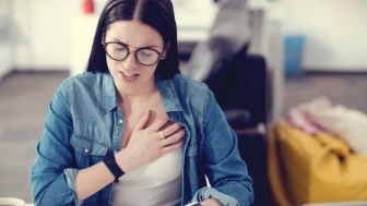 Günde Bir Kadeh Alkol, Kadınlarda Kalp Hastalığı Riskini Yüzde 50 Artırıyor!