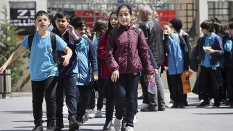 2026 Yaz Tatili Tarihleri Açıklandı: Okulların Kapanış Tarihleri Belirlendi! 2. Dönem Ne Zaman Sona Erecek?