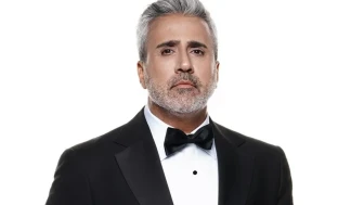 Emrah Kimdir? Yaşamı, Müzik Kariyeri ve Unutulmaz Albümleri