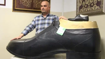 Bunu Kim Giyecek? 222 Numara Ayakkabı!