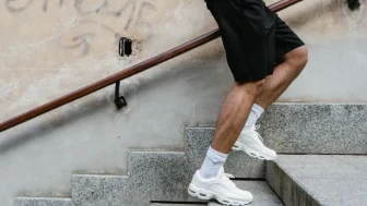 Sert Adımlarla Merdiven Çıkmanın Sağlığa Faydaları: Enerji ve Dayanıklılık Artışı!