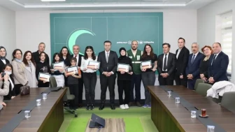 Rize'de Sağlıklı Nesil İçin Ödüller Verildi, Gençler Bağımlılıkla Mücadelede Farkındalık Yaratıyor