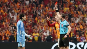 Fenerbahçe'de Ederson'un Geleceği Belirsiz: Kovuldu Mu, Kadro Dışı mı?