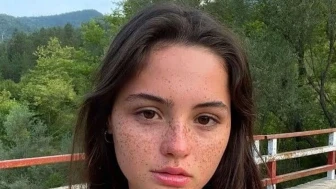 Derya Pınar Ak’ın Çilleri Gerçek mi? Makyaj mı? İşte Net Cevap