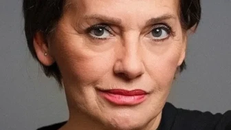 Nur Sürer: Türk Sinemasının Parlayan Yıldızı - Yaşı, Doğum Yeri ve Kariyeri Hakkında Bilgiler