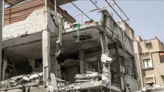 İran'dan Tel Aviv'e karşılık: 5 kentte 15 noktaya füze parçaları isabet etti