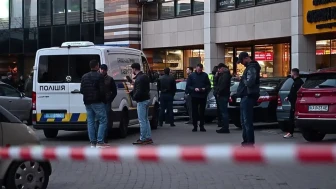 Kiev'de kimliği belirsiz bir kişinin ateş açması sonucu 6 kişi öldü