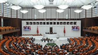 Meclis'te bu hafta: Gündem 15 yaş altına sosyal medya yasağı