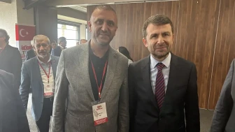 Türkiye Gazeteciler Konfederasyonu'nun Kocaeli'de düzenlenen 30. Başkanlar Kurulu Toplantısı'nda gazeteciler bir araya gelirken, Ağrı'yı Ahmet Genç temsil etti.