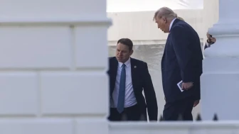 Trump, Yüksek Mahkeme duruşmasına katılan görevdeki ilk başkan oldu