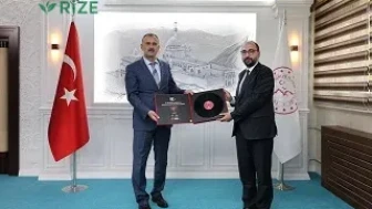 Vali Bozkurt, İletişim Başkanlığı Erzurum Bölge Müdürü Küçükece ile görüştü