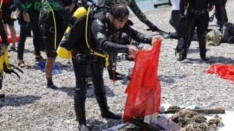 Antalya'da 4 etaplı deniz dibi temizliği tamamlandı