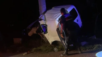 Büyükhacılar'da trafik kazası: Sürücü hayatını kaybetti, iki yaralı hastaneye kaldırıldı